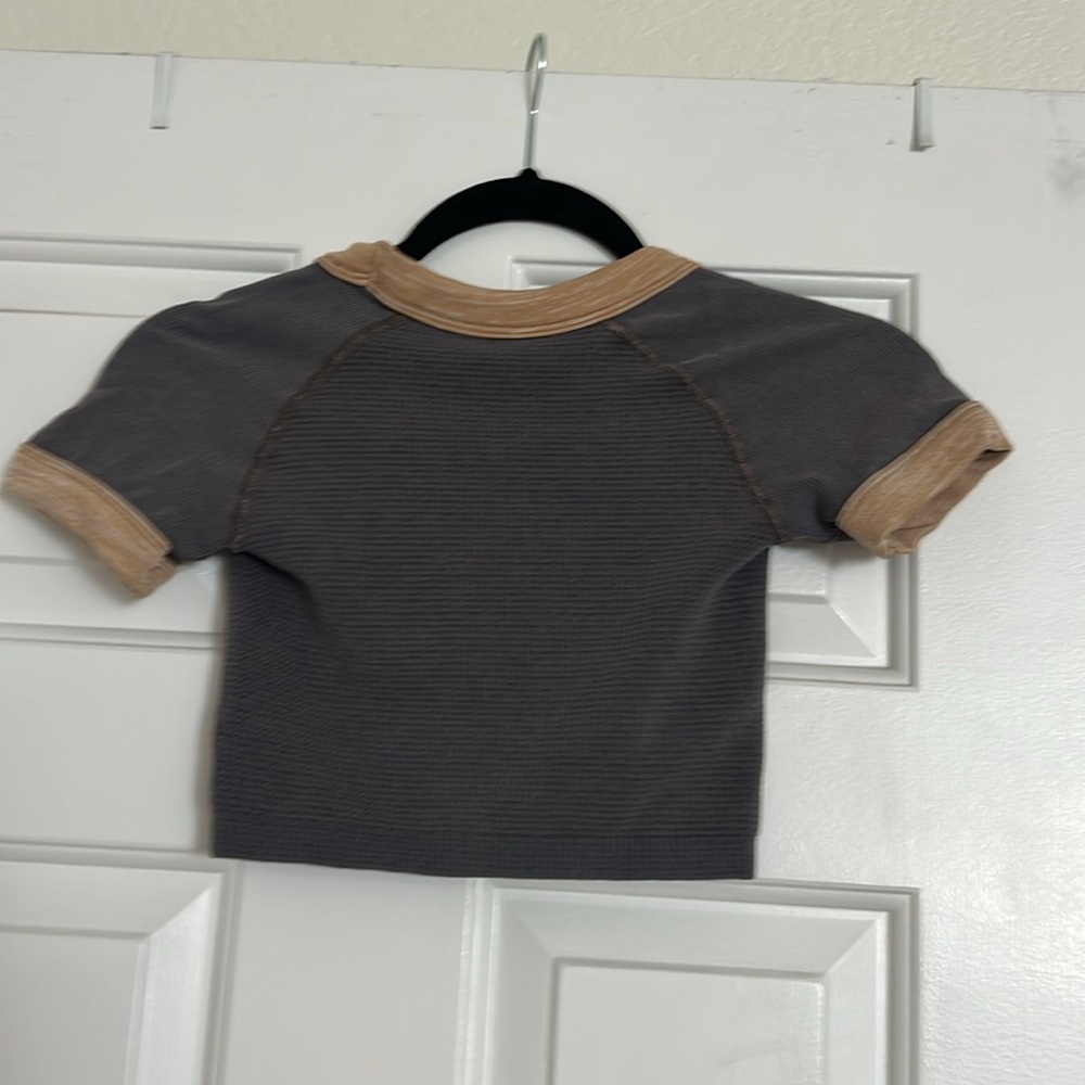 Urban Outfitters tiny top - Picture 2 of 4